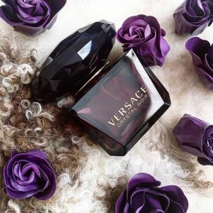 آشنایی با عطر ورساچه کریستال نویر (Versace Crystal Noir for women)